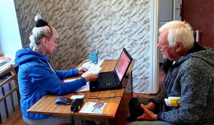 Цього тижня майже 1 500 переселенців з Луганщини отримали допомогу в Новомосковську, 500 жителям Попаснянщини продукти надіслані поштою