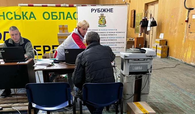 Понад 650 наборів гуманітарної допомоги надіслано поштою переселенцям з Рубіжного у вересні