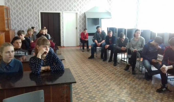 Школярів Луганщини знайомлять з професіями у навчальних закладах