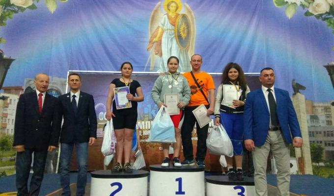 Дев’ять медалей та перше загальнокомандне місце - результат наших важкоатлетів 