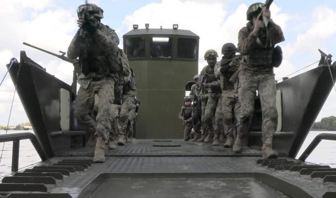 Окупанти на Луганщині почали призов лікарів. Аби підвищити явку на псевдореферендумі у Новопскові по домівках ходять по два військових на людину, спостерігачка із Нідерландів зізналася, що до війни мешкала на росії