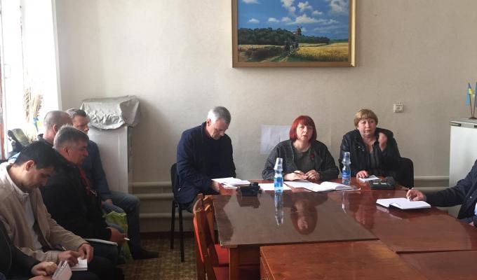 Роз’яснювальна робота щодо реалізації державних та обласних програм підтримки сільського господарства триває.