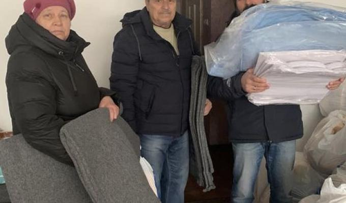 У Новомосковську наші переселенці отримали ковдри, подушки, постільну білизну, матраци