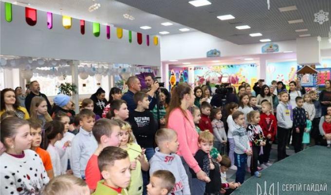  Луганські діти на Вінничині зустрілися зі Святим Миколаєм