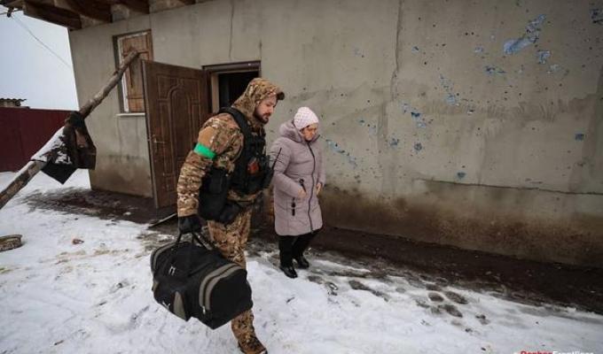 Із Невського евакуйовано ще одну мешканку - через російські обстріли люди там сидять у підвалах днями