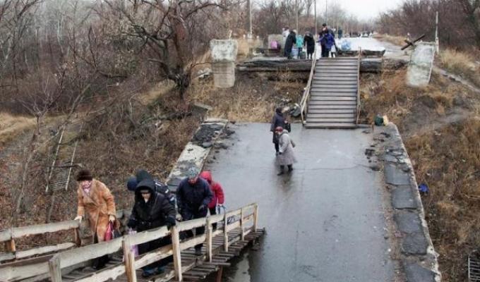 Міст у Станиці Луганський ремонтують. КПВВ «Золоте» терористи не відкрили