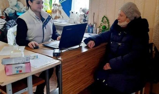Близько 2500 переселенцям з Луганщини допомогли упродовж тижня у штабах Попаснянської громади