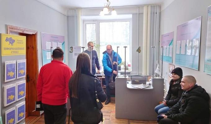 Протягом тижня близько 550 внутрішньо переміщених луганчан отримали допомогу у гуманітарних штабах при Гірській громаді