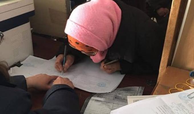 Евакуйовані жителі Макіївки отримали пенсії в Лимані