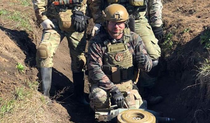 «Як тільки почнеться звільнення Луганщини, буду налагоджувати безпечне життя у рідній області», - Роман «Кінолог», луганський КОРДівець, який розміновує Херсонщину