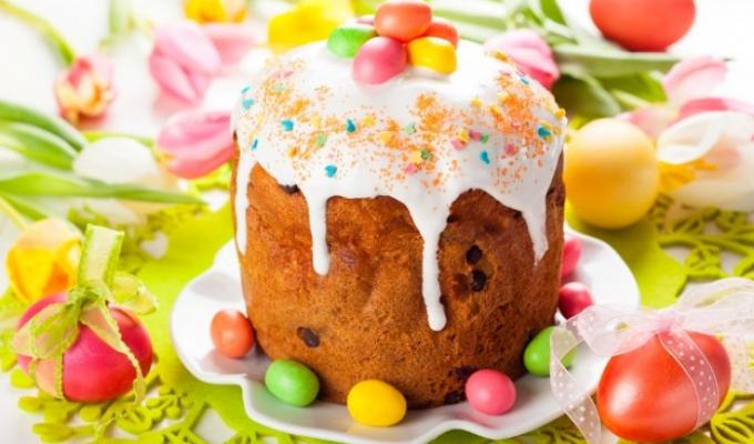 Освячення великодньої випічки на виробництві