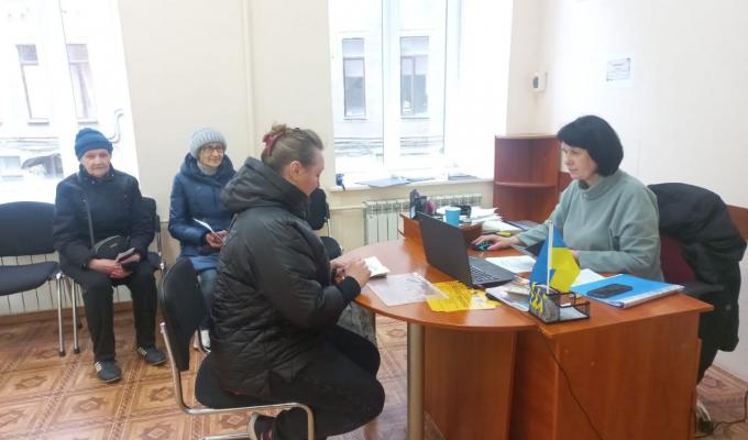 Протягом березня понад 12 тисяч наборів гуманітарної допомоги надіслані поштою хабами Попаснянщини