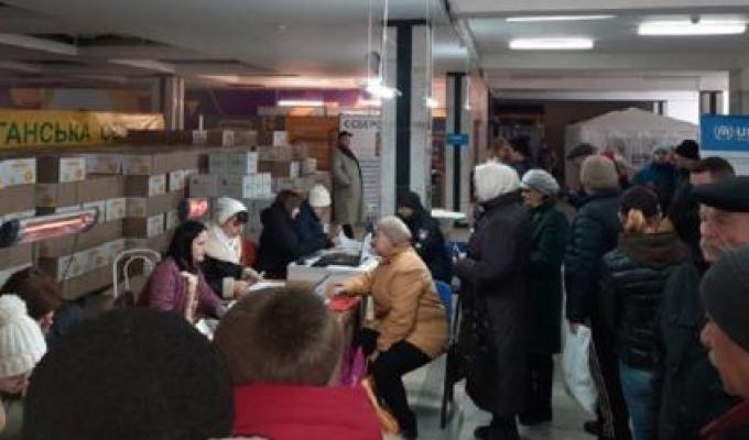 У Сєвєродонецькому гумхабі в Дніпрі ВПО з Луганщини упродовж тижня отримали понад 900 побутових та більше 570 продуктових наборів