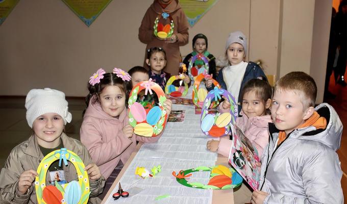 Великодній майстер-клас для дітей-переселенців влаштували в Дніпрі