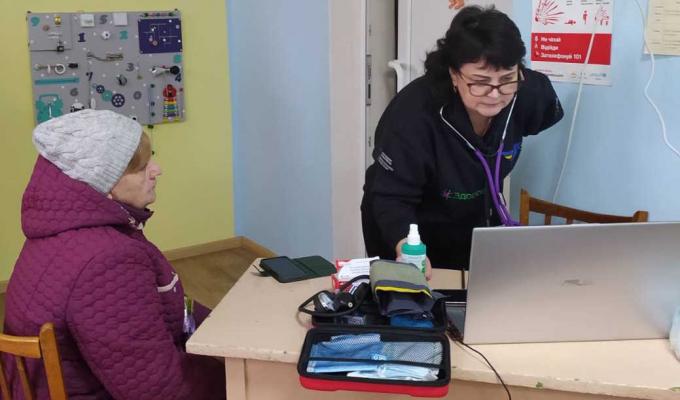 У Богданівці на Дніпропетровщині наших ВПО приймали медики з Сєвєродонецької лікарні