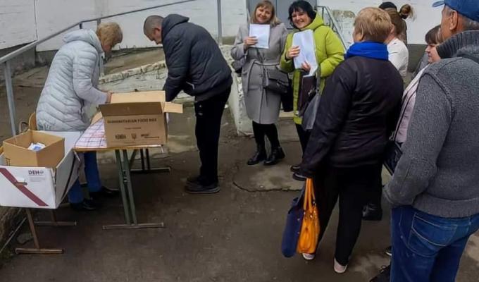 Переселенцям з Луганщини у Бердичеві доставили гумдопомогу з Житомирського хабу