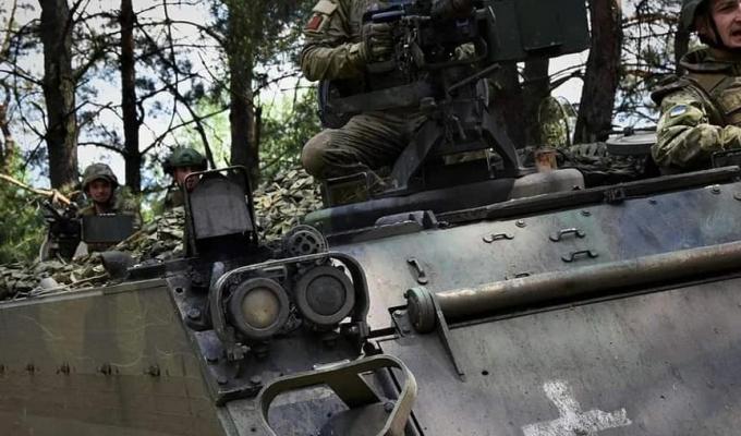 На кожному напрямку росіяни вдарили по селах, зі Станиці Луганської намагаються депортувати дітей до 14 років, у Лисичанську люди телефонують з верхніх поверхів – місто без води та світла 