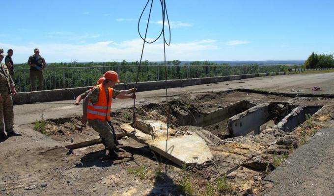 Розпочато роботу з відновлення бахмутського мосту