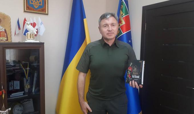 «Бути народом»: на Луганщині видали другий том творів Івана Низового