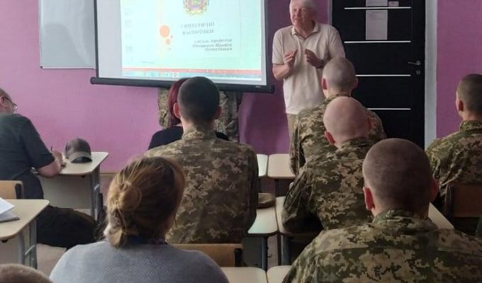 #ТиЯк Понад 400 учнів та педагогів Луганщини долучилися до тренінгів-семінарів «Вплив війни на психічне здоров’я дитини»