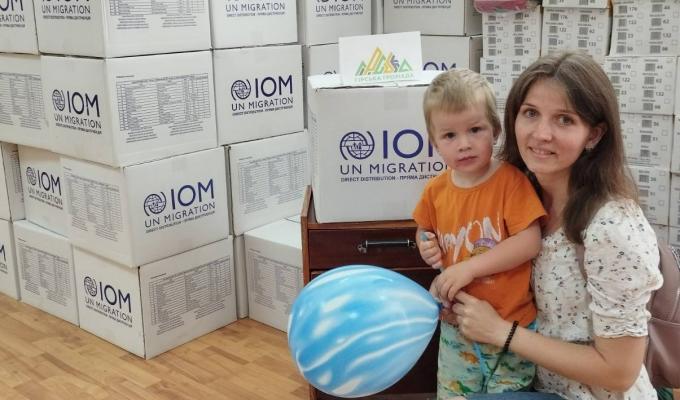 Жителі Луганщини в Корсунь-Шевченківському впродовж червня отримали 504 гігієнічних набори