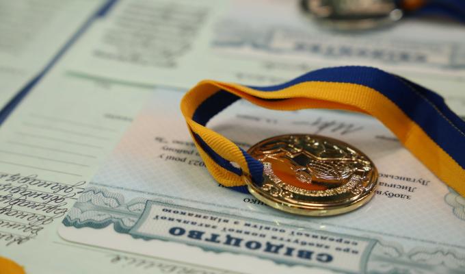 Наші випускники шкіл своєчасно отримають документи про навчання – готуємо замовлення понад 3,4 тис. свідоцтв, з них 320 – з відзнакою, – Артем Лисогор 