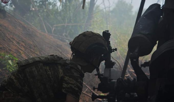 За відсутності мобільного зв’язку в Сєвєродонецьку користуються раціями, лікарям в Старобільську погрожують депортацією, авіаудар нанесено по Серебрянському лісництву 