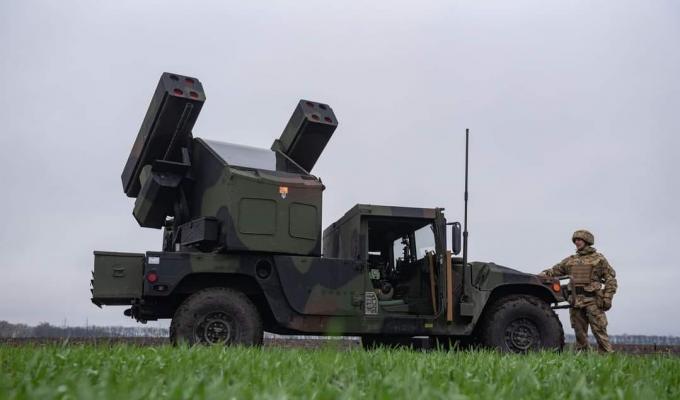 Окупанти погрожують кримінальною відповідальністю за відмову перереєструвати бізнес, у Сєвєродонецьку місцевим будівельникам замість зарплати пропонують майно громадян, Білогорівку ворог знов атакував з неба