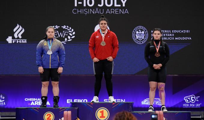 Важкоатлетка Ганна Калашник здобула три срібні нагороди на чемпіонаті Європи серед дівчат до 17 років 