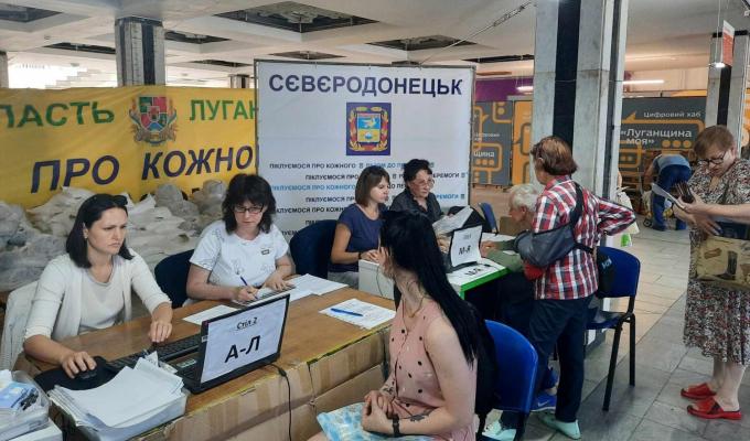 Цього тижня переселенці з Луганщини в гумхабах Сєвєродонецької громади отримали 1296 продуктових наборів