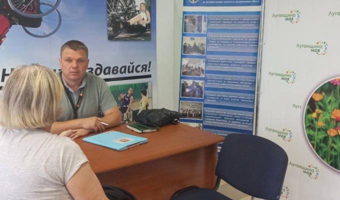 У львівському хабі жителів Луганщини консультують з питань соціального захисту, приймають лікарі, юрист, спеціаліст із питань зайнятості
