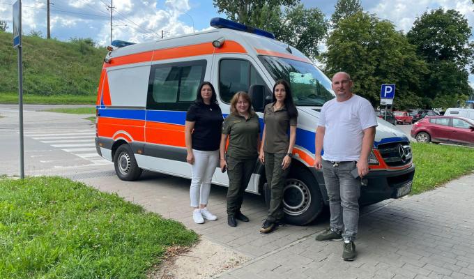 Медзакладу зі Старобільська передали автомобіль «швидкої» допомоги від Польщі