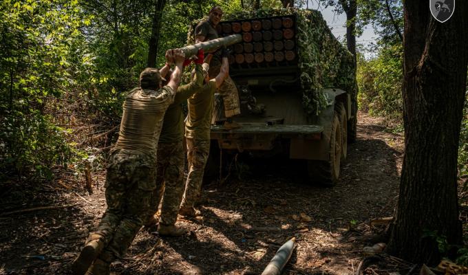 Окупанти змушують сєвєродончан встановлювати систему опалення за власний рахунок, у Рубіжному навіть не обіцяють надати вікна у пошкоджені будинки, поблизу Новоєгорівки росіяни продовжують навалу