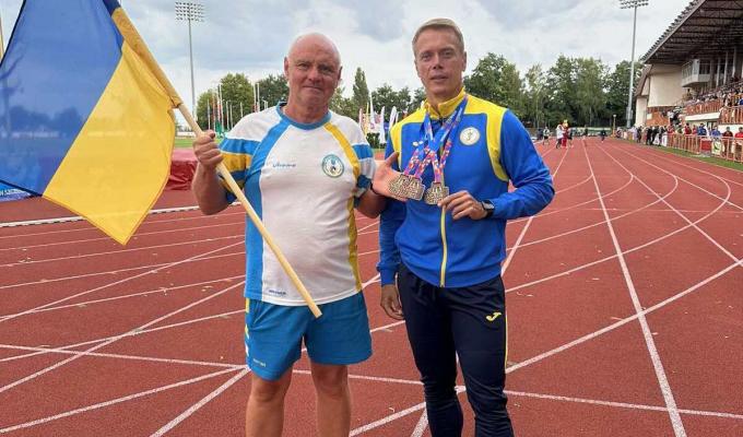 Олександр Дмитриєнко здобув дві золотих і одну бронзову медалі на чемпіонаті Європи з легкої атлетики серед спортсменів з порушенням слуху