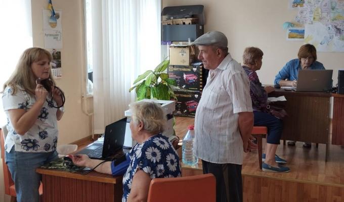 У хабі Гірської громади в Києві видавали сімейні набори гігієни