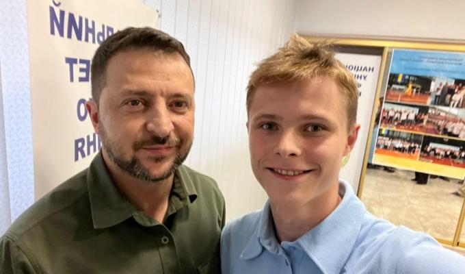 Володимир Зеленський нагородив стрибунів у воду з Луганщини