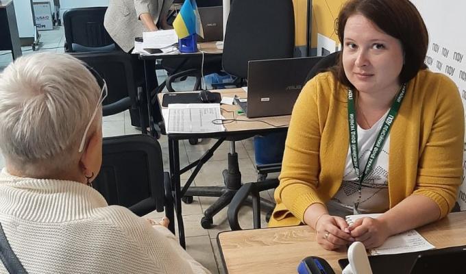 У 12 хабах наших ВПО приймають співробітники пенсійного фонду Луганщини