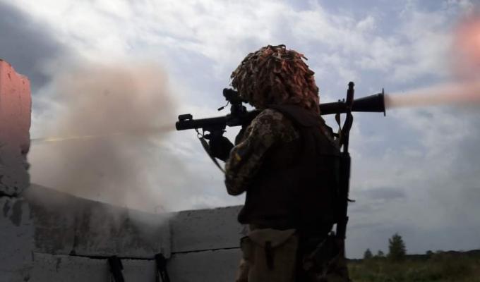 Поліціянти ошукують людей на дільницях та супроводжують виїзне голосування на так званих «перших виборах»; росіяни збираються дозволити розміщувати на Луганщині поряд із житловою забудовою забруднюючі підприємства, що суперечить законодавству