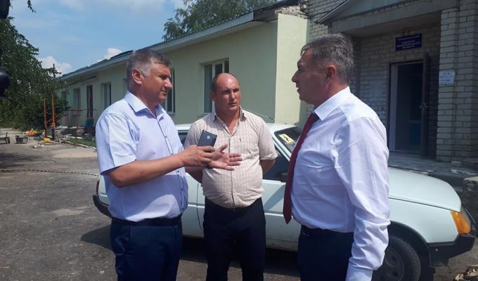 Юрій Гарбуз ознайомився з ходом ремонтних робіт у Білокуракинській районній лікарні 