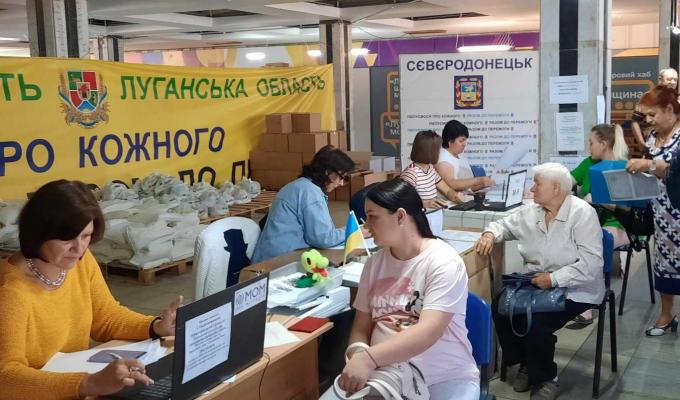 За вересень у хабах Сєвєродонецької громади жителі Луганщини одержали  понад 5 тисяч продуктових та 3 тисяч побутово-гігієнічних наборів