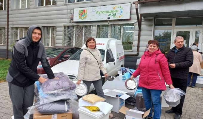 У Львові жителям Луганщини видали посуд, пледи та інші побутові речі