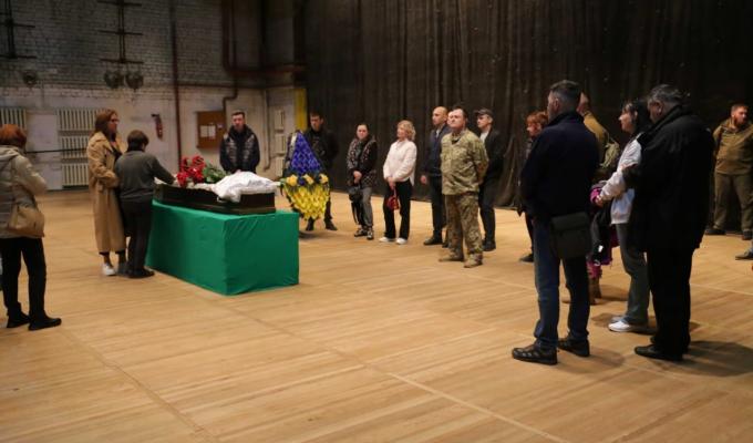 Лисичанська громада провела в останній путь земляка - військовослужбовця 53-ї ОМБр Максима Базюлькіна