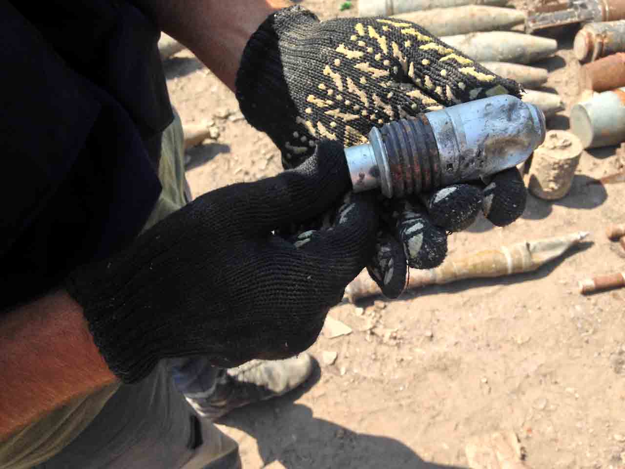 На Луганщині тривають роботи з розмінування місцевості