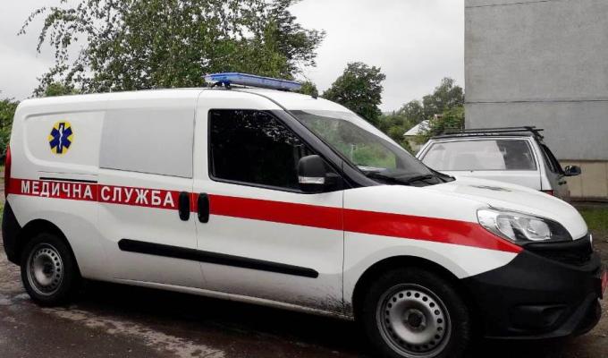 У містах та районах області: Попаснянська лікарня отримала сучасний автомобіль