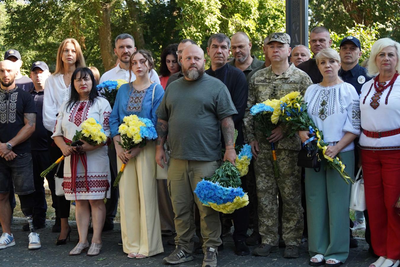 До Дня Незалежності України Олексій Харченко вручив нагороди на Алеї Захисників Луганщини 