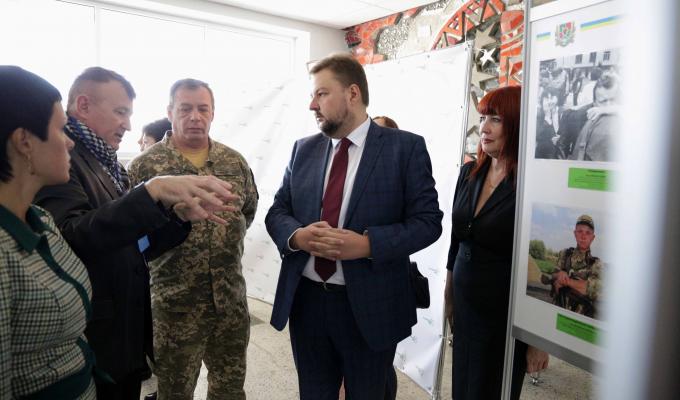 Фотовиставка «Наші герої» відкрилась у Сєвєродонецьку