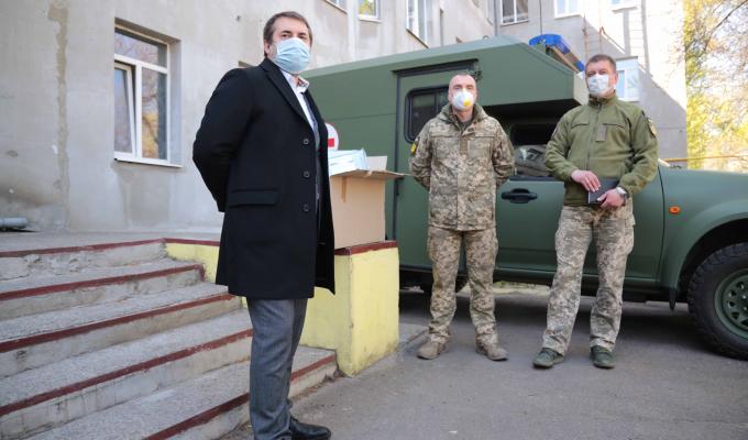 Бути добру: військовий шпиталь у Сєвєродонецьку отримав від Сергія Гайдая багаторазові захисні костюми для протидії COVID-19