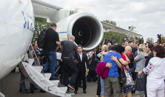 Луганщина зустрічає двох своїх синів – Євгенія Семидоцького та Олексія Сизоновича