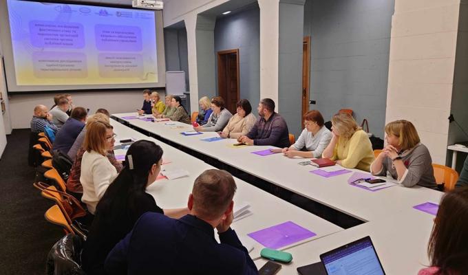 Особливості здійснення публічного адміністрування на території Донецької та Луганської областей розглянули представники громад сходу України