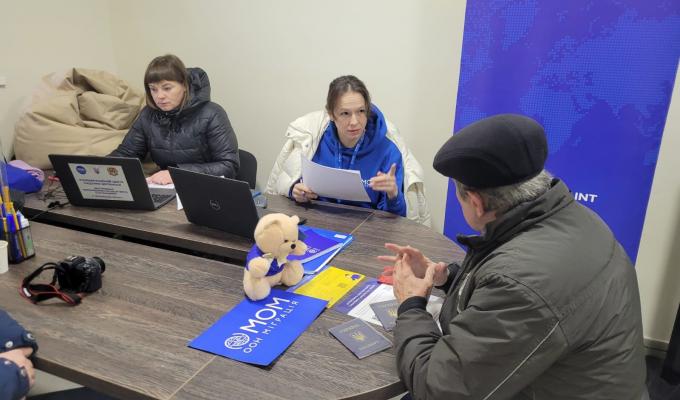 У Чернівецькому хабі нашим земляками надані гігієнічні пакунки від міжнародних донорів